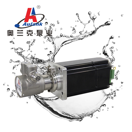 泵浦簡介：VP-DC 系列葉片泵配置永磁直流無刷電機，可配置直流電壓48V\36V\24V。泵體主要由增壓室、葉片、轉(zhuǎn)子、泵體、電機等部件組成，可根據(jù)使用需求，選配不銹鋼、黃銅作為泵體材質(zhì)；循環(huán)介質(zhì)為不含顆粒、纖維的水、乙二醇、甲醇、導(dǎo)熱油等。產(chǎn)品具有可自吸、高揚程、小流量、結(jié)構(gòu)精密、體積小、噪音低、外觀精致等特點。2.應(yīng)用領(lǐng)域：適用于激光設(shè)備冷卻、等離子切割機、X 射線和醫(yī)用激光冷卻系統(tǒng)、實驗室設(shè)備冷卻循環(huán)、高壓清洗設(shè)備、反滲透系統(tǒng)等領(lǐng)域